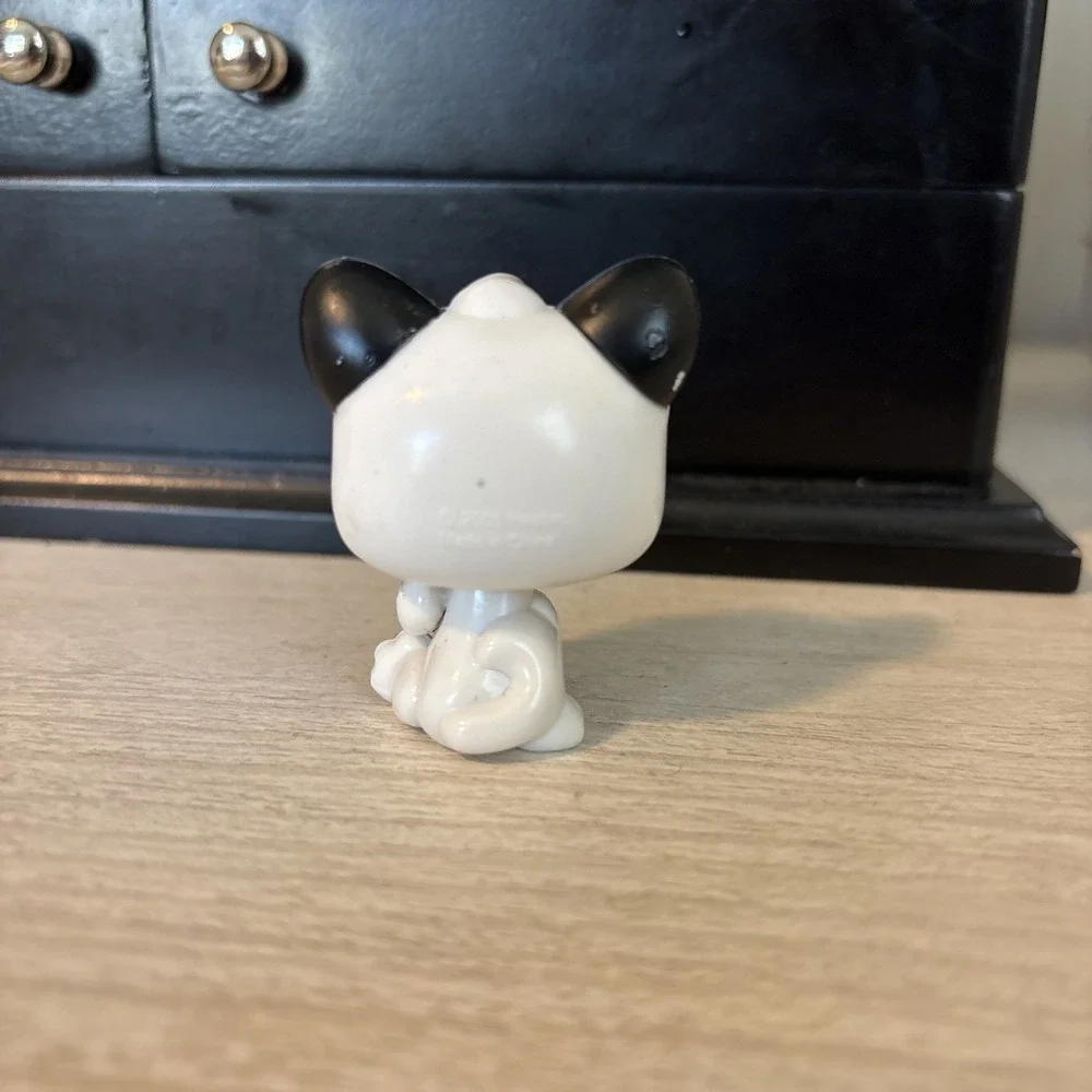 Littlest Pet Shop LPS #493 Black White Kitten Magic Motion Cat